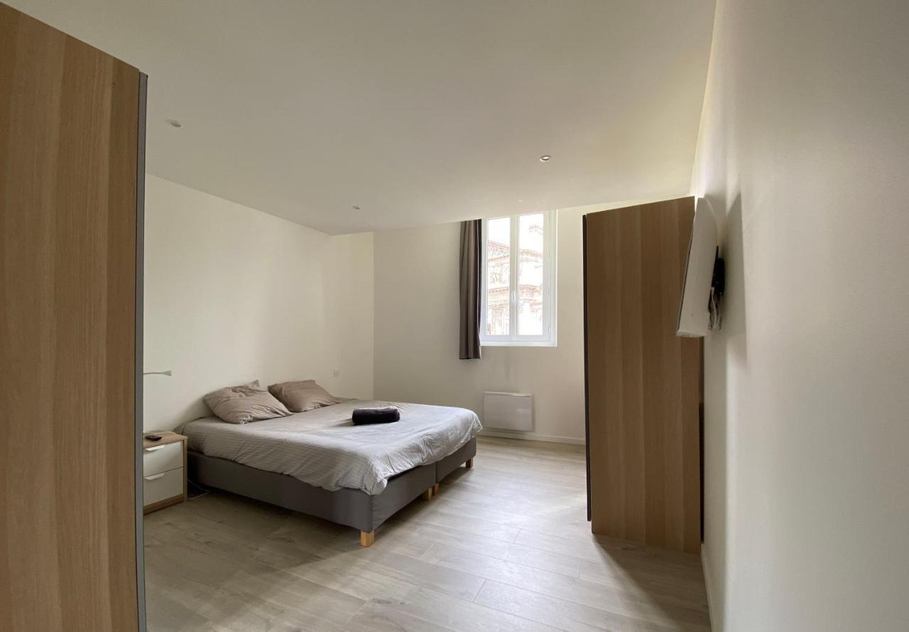 Tour D'Auvergne - Appartements En Plein Centre Ville, Proche De La Cathedrale Et De La Place De Jaude Clermont-Ferrand Eksteriør billede