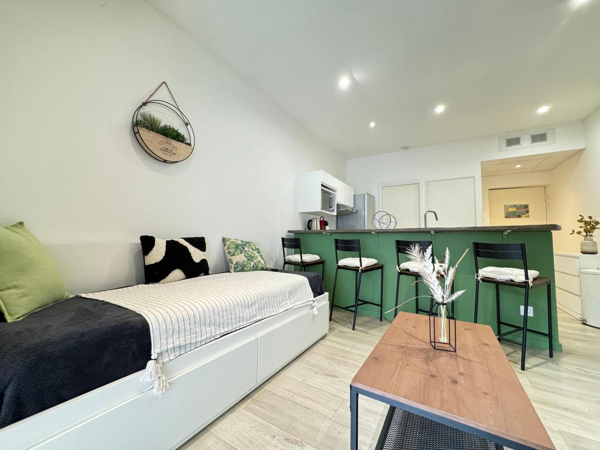 Tour D'Auvergne - Appartements En Plein Centre Ville, Proche De La Cathedrale Et De La Place De Jaude Clermont-Ferrand Eksteriør billede