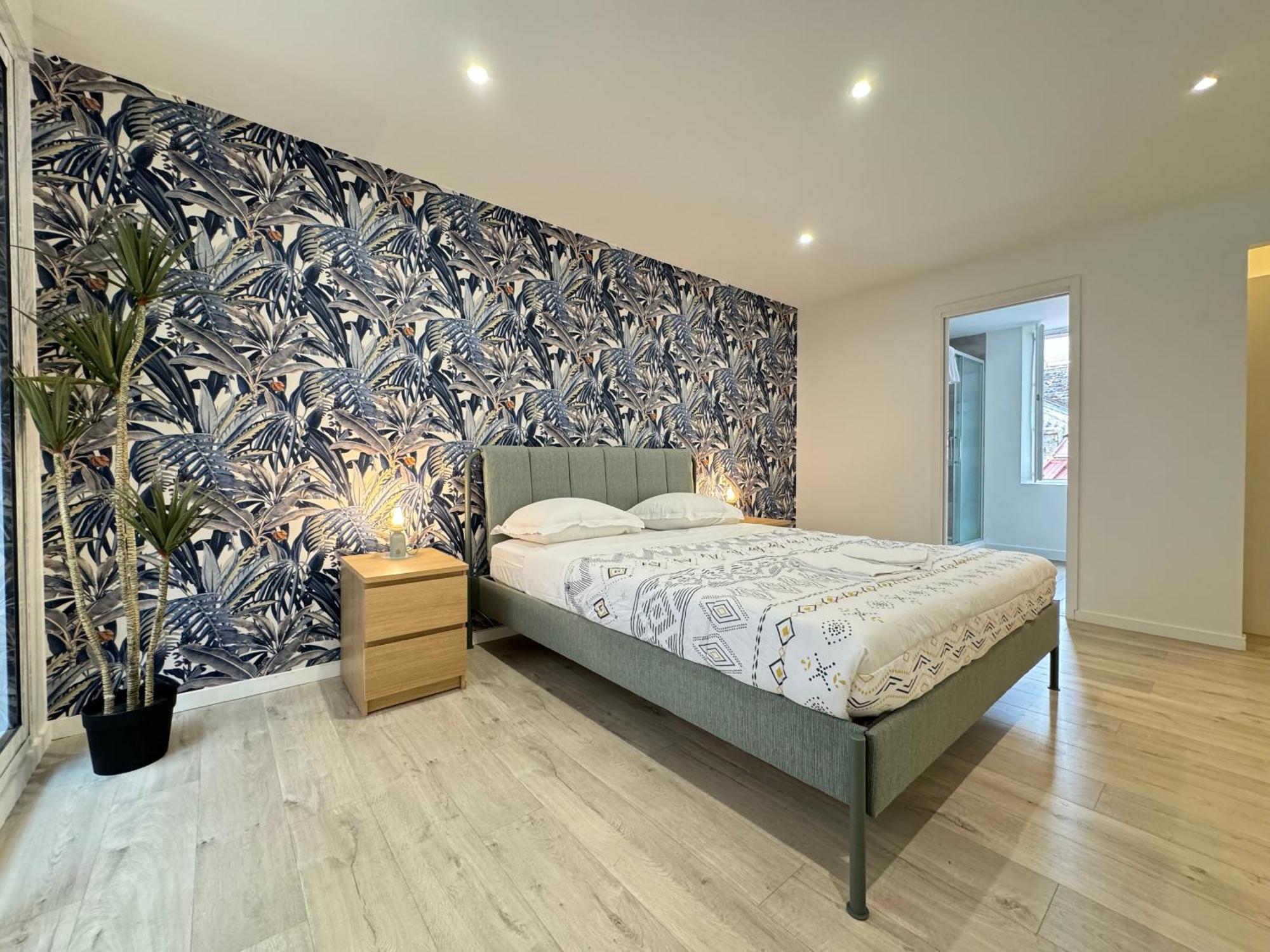 Tour D'Auvergne - Appartements En Plein Centre Ville, Proche De La Cathedrale Et De La Place De Jaude Clermont-Ferrand Eksteriør billede